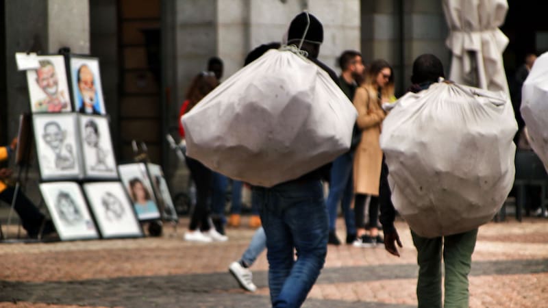 ¿Te pueden echar de España si eres inmigrante? La respuesta es sí, pero puedes evitarlo.