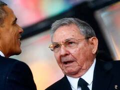 Obama y Raúl Castro se dieron la mano en el funeral de Mandela