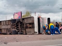 Boca juega en Mendoza: murió una mujer al volcar un micro con hinchas y hay 16 heridos