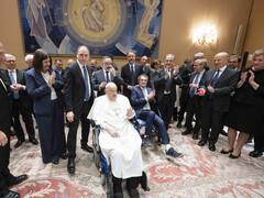 Tristeza en el Vaticano: el Papa Francisco se encuentra con los médicos y enfermeros que lo trataron para despedirse