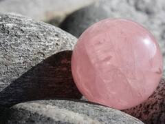 Cuarzo rosa: cómo limpiar y cómo utilizar la piedra preciosa conocida como "la piedra del amor"