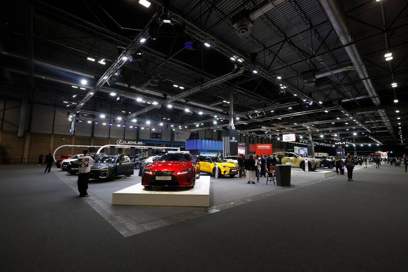 Vista del Salón del Automóvil de Madrid este miércoles, que vuelve a abrir sus puertas después de dos ediciones canceladas, primero por la pandemia y luego por la crisis de microchips, y lo hace con un nuevo nombre, Madrid Car Experience. (Imagen: EFE / Javier Lizón)