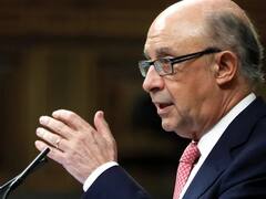 El juez atribuye a Montoro un "rol nuclear" por usar Hacienda para beneficiar a su antiguo despacho