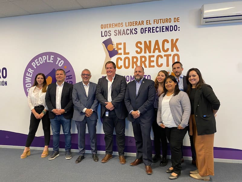 Directivos de Genneia y de Mondelez durante el anuncio