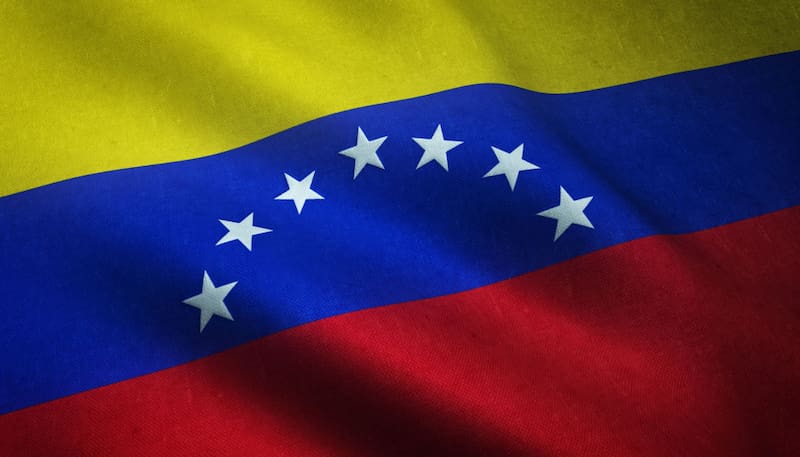 Venezuela acumula más de 60 mil millones de dólares en deuda, posicionándose como el más endeudado con China. Fuente: Freepik.