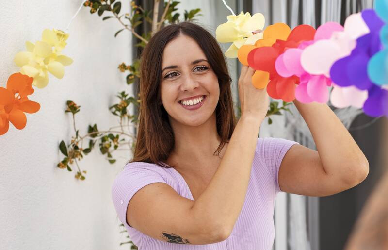 Durante el Día de las Flores en Guanajuato todas las calles se adornan con flores naturales y de papel. (Foto: FreePik.es)