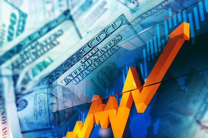 El dólar blue cerró ayer a $ 338 tras sufrir una suba de $ 1.