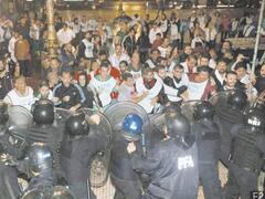 La Policía desalojó a maestros por la fuerza de la plaza del Congreso