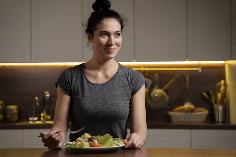 La cena alta en proteínas tiene diferentes beneficios para la salud. (Foto: Freepik)