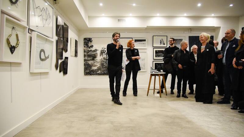 Francisco Villamayor durante la inauguración de "Black"