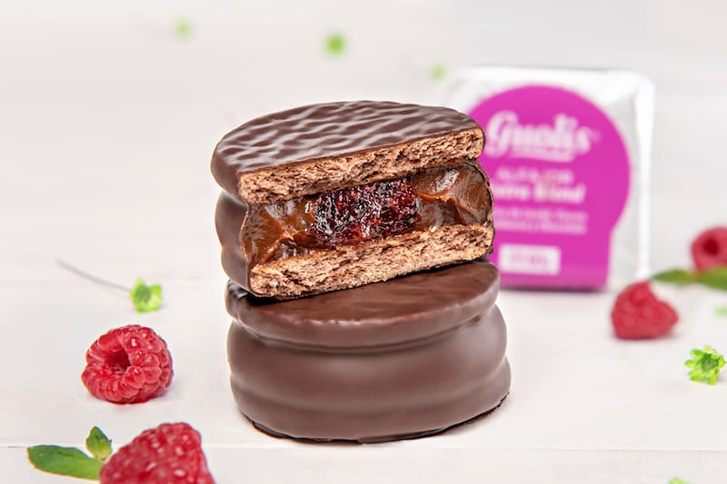 El alfajor relleno de dulce de leche y con corazón de fruta es la estrella de Guolis