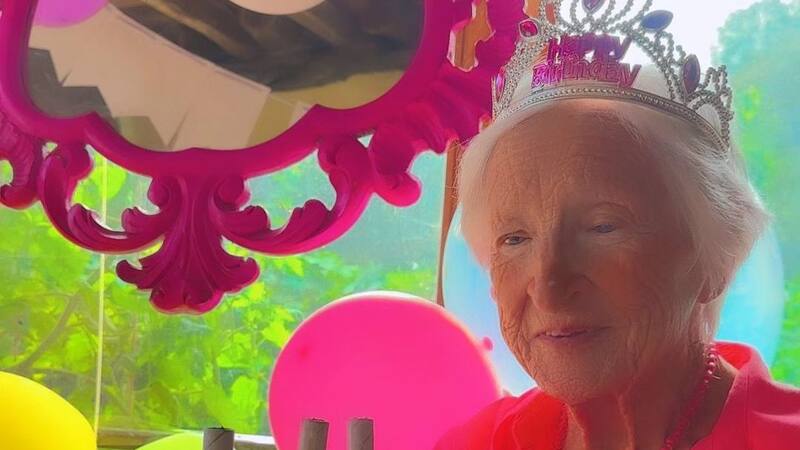 Tiene 100 años y va al gimnasio desde los 93: superó un cáncer de mama, dos fracturas de cadera y la lucha contra la artrosis es diaria.