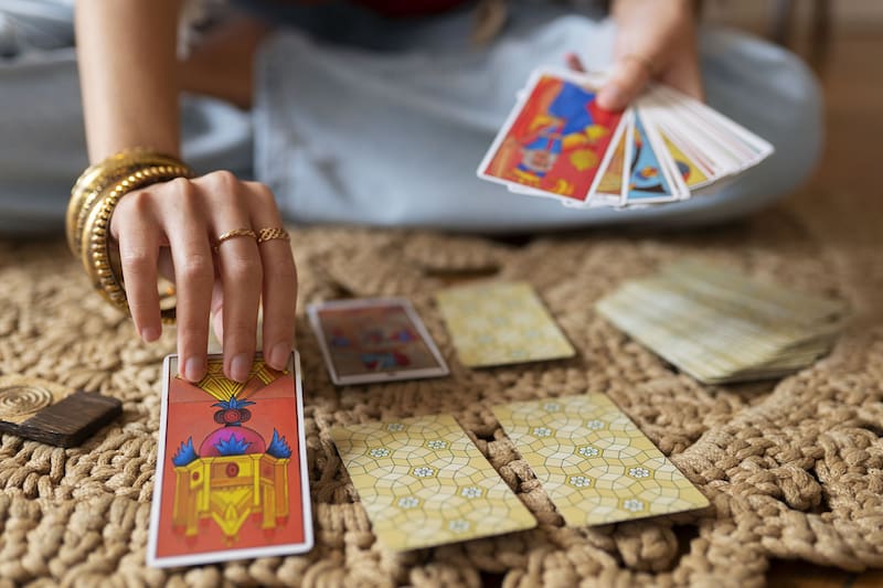 Las cartas de Tarot nos orientan a tomar decisiones en el presente. Foto: Archivo Cronista México.
