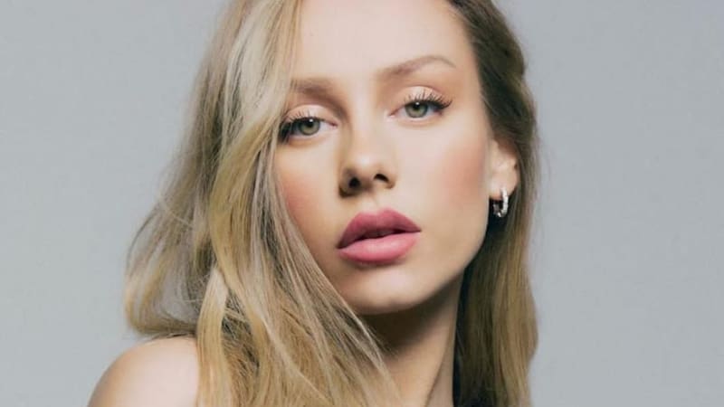 La actriz Ester Expósito es una de las principales referentes del Makeup no makeup.