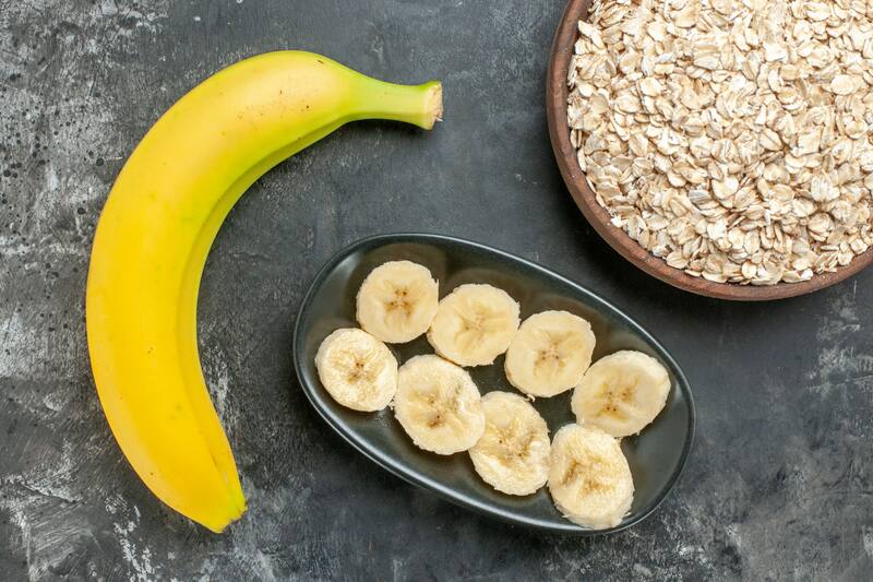 Conocé la poderosa combinación de la avena y la banana. (Foto: Freepik)