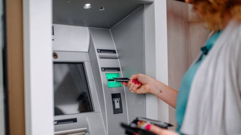 Adiós a los cajeros automáticos: así sacaremos dinero a partir de ahora.