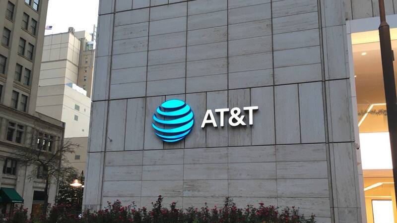 AT&T es una importante empresa de telecomunicaciones que tiene decenas de vacantes para vendedores en California.