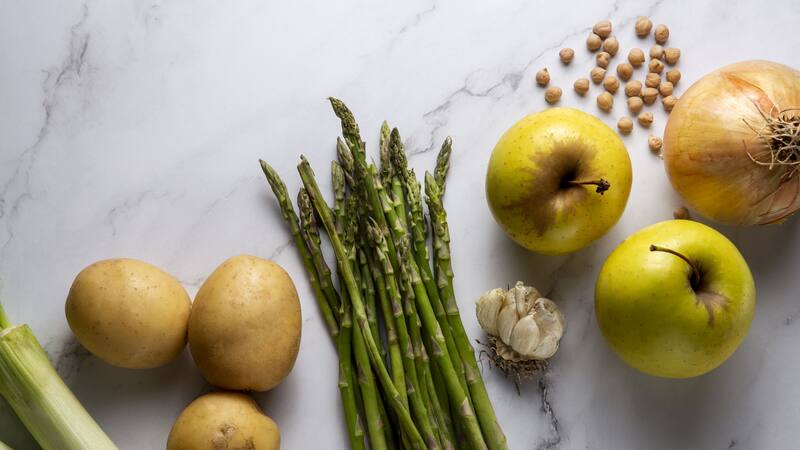 Los prebióticos están presentes en muchos alimentos que consumimos.