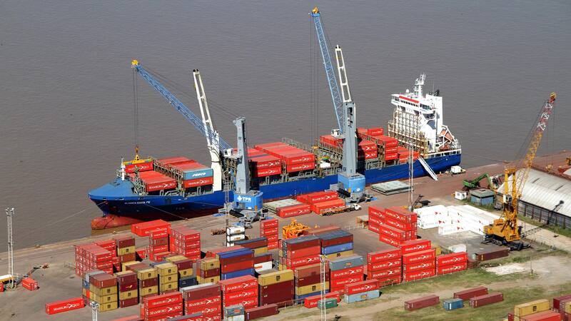 Esta línea fluvial potenciaría al puerto de Rosario como salida al mundo
