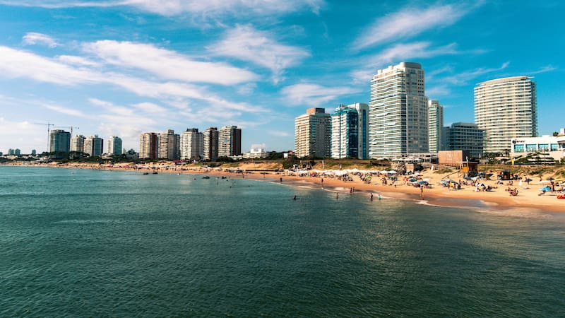 Emigrar a esta ciudad, que cuenta con una de las mejores playas a nivel mundial, es muy sencillo y no hace falta irse tan lejos.