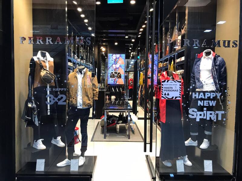 Además de los pilotos ahora también comercializa camisas, jeans y accesorios