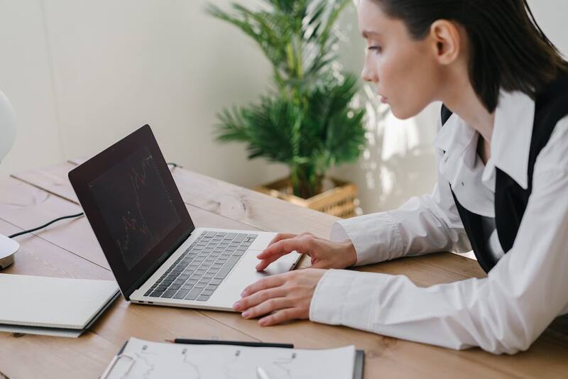 La cotización de las acciones más destacadas en el IBEX (foto: Pexels).