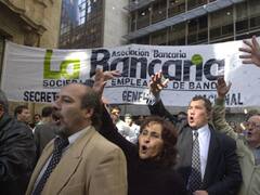 Paritarias: bancarios adelantaron que comenzarán a negociar con un piso de suba del 33%