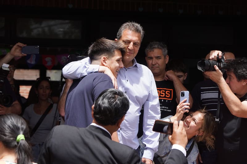 El candidato de Unión por la Patria y actual ministro de Economía, Sergio Massa, emitió su voto.