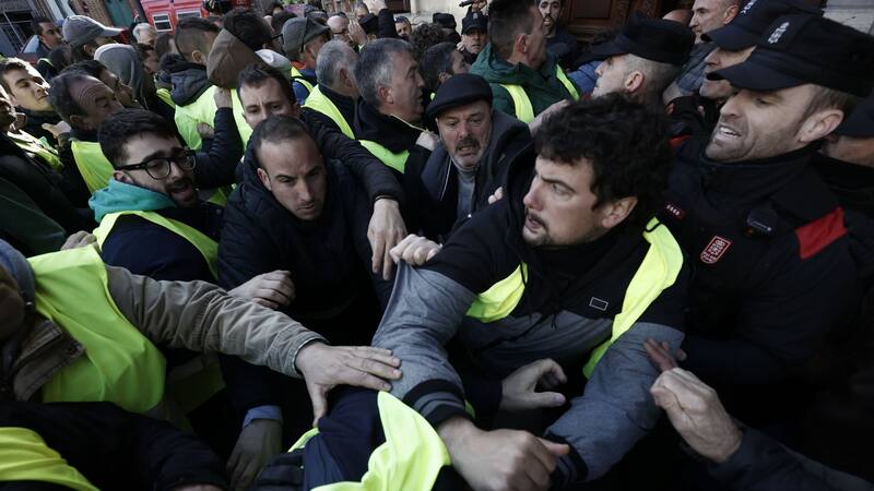 Huelga de agricultores: los manifestantes intentaron asaltar el Parlamento por la fuerza, "es una vergüenza".