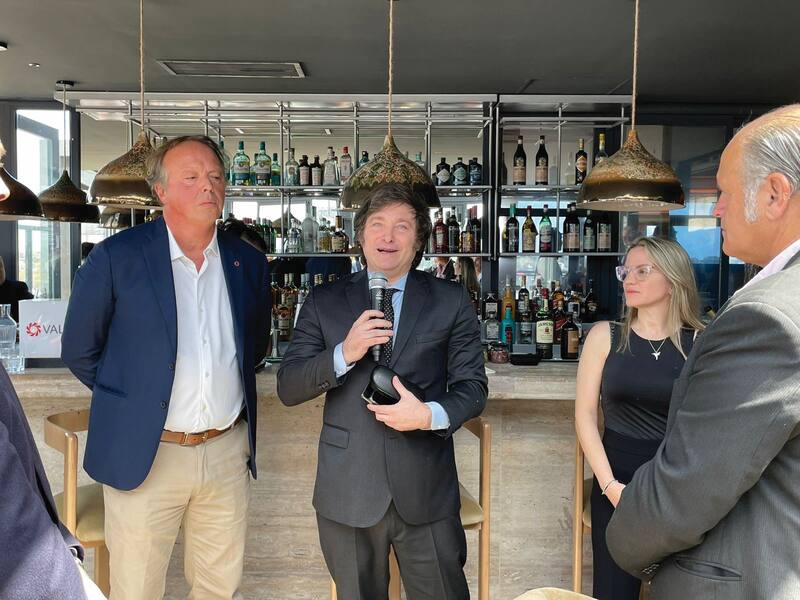 Javier Milei y su "contracoloquio" del año pasado. "Creemos que va a ir. Lo vamos a invitar", dice Mignone, sobre el próximo Coloquio de IDEA, que se realizará en octubre.