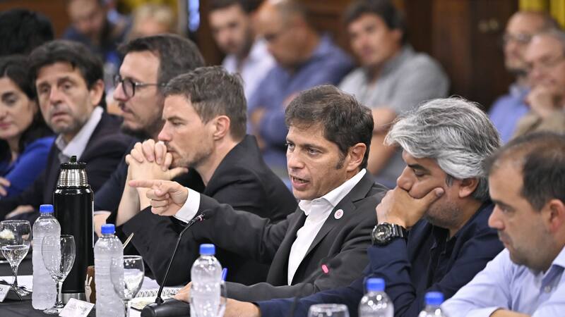 Axel Kicillof reunió a comerciantes, dio una conferencia y convocó a otros gobernadores