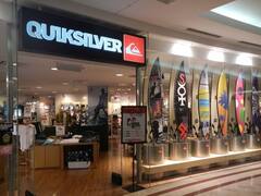 Quiksilver, Roxy, Volcom y Billabong cierran todos sus locales en EE.UU: qué pasa en la Argentina