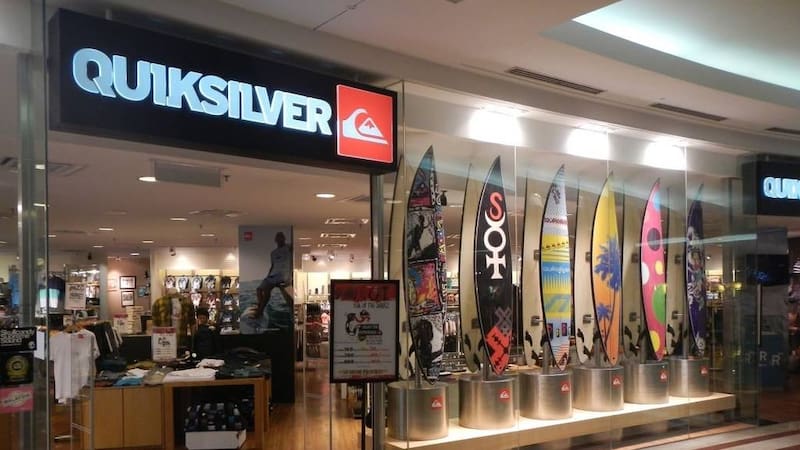 Quiksilver, Roxy, Volcom y Billabong cierran todos sus locales en EE.UU: qué pasa en la Argentina