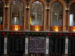 El mercado bursátil arrancó la semana en alza a pesar de las bajas en Wall Street : así cerró el IBEX este lunes