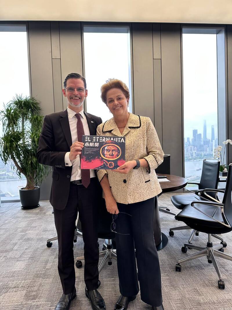 El embajador Vaca Narvaja en Shangai con la presidente del NDB, Dilma Rousseff