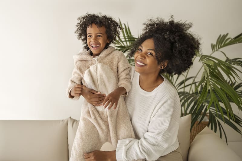 La actividad de los genes relacionados con la melanina es crucial en la manifestación de diversos tonos de cabello en diferentes poblaciones. (Fuente: Freepik)