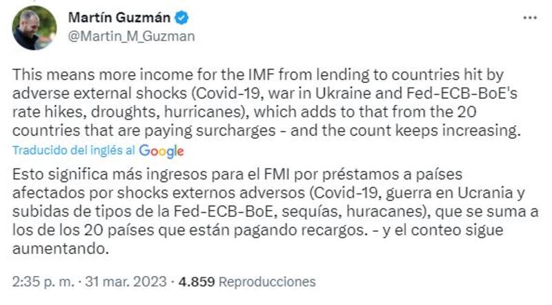Los tuits de Guzmán contra el FMI.