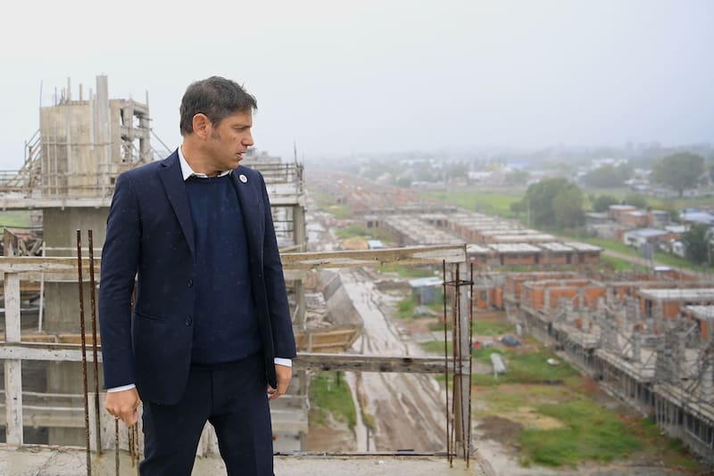 Kicillof recorrió varias obras inconclusas en Buenos Aires, reclamó los fondos y el traspaso