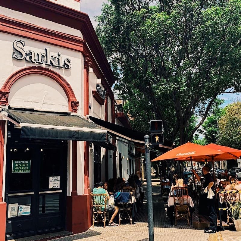Sarkis es un referente de la comida árabe y armenia en Villa Crespo desde 1982 (Fuente: @restaurantesarkis / Instagram)