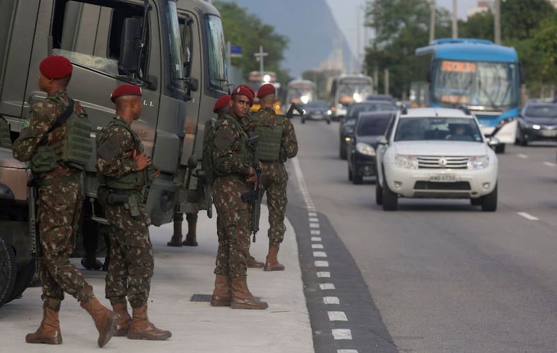 Al menos 514 bloqueos carreteros, el 70% más que en la primera vuelta, retrasaron la llegada de los votantes a los centros de votación.