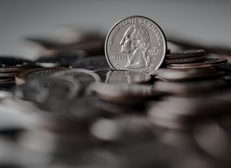 Antes de hacer cualquier operación con monedas de colección, asegúrate de consultar con expertos en numismática. Foto: Pexels.