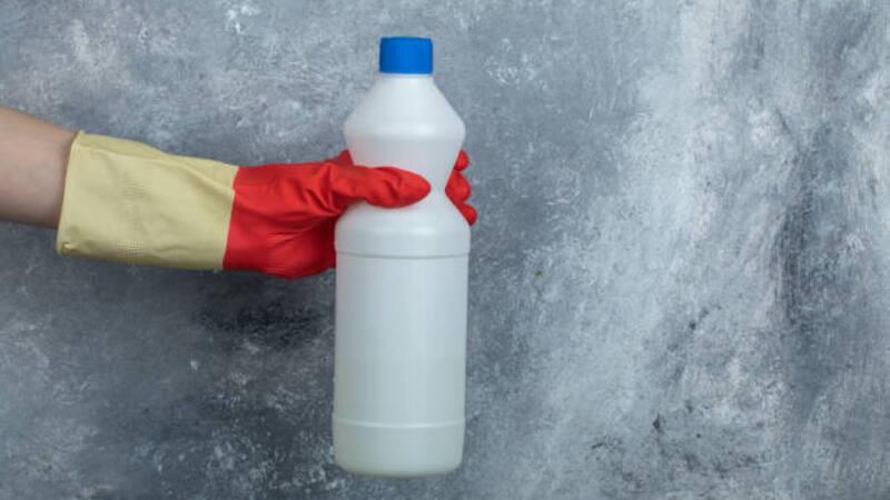 Prohíben la comercialización de una reconocida marca de lavandina.