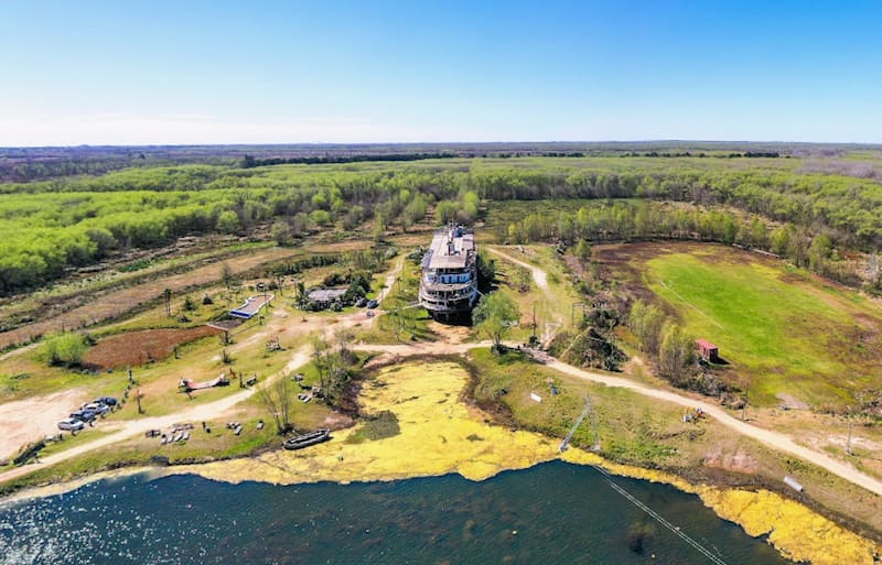 Así se ve desde el aire el Barco Ciudad de Paraná y sus alrededores (Fuente: Google Maps)