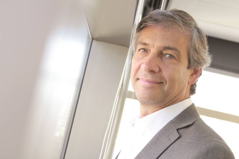 Gabriel Oriolo, el superintendente de servicios de salud.