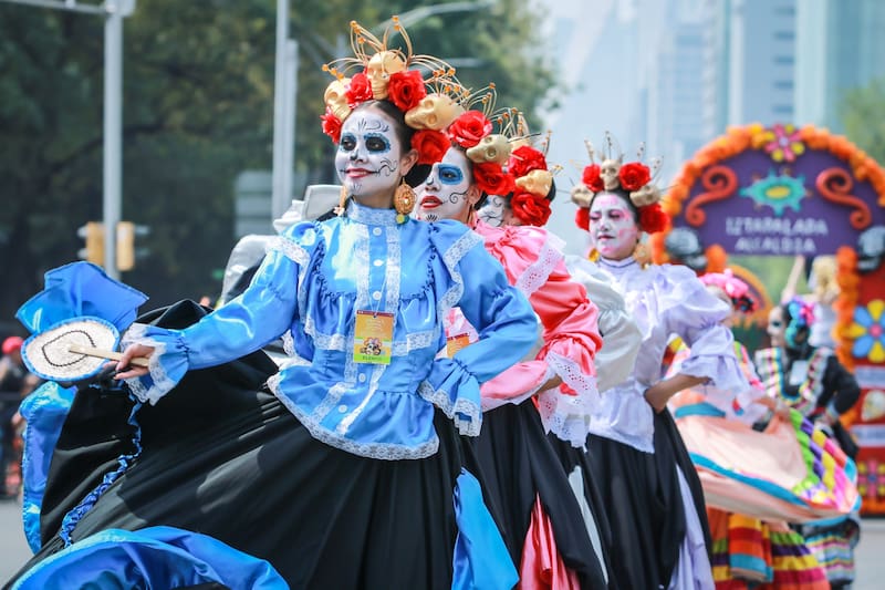 El Desfile de Día de Muertos es un evento cultural de gran importancia en México. Fuente: Shutterstock