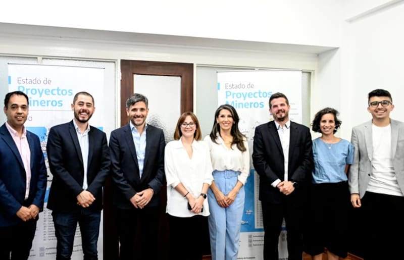 La secretaria de Minería, Fernanda Ávila, recibió a la nueva directora ejecutiva de CAEM, Alejandra Cardona.