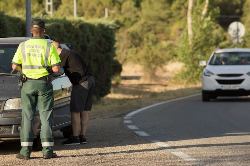 La Guardia Civil sancionará con multas de hasta 200 euros por no llevar rueda de repuesto o kit antipinchazos. (Foto: Shutterstock)