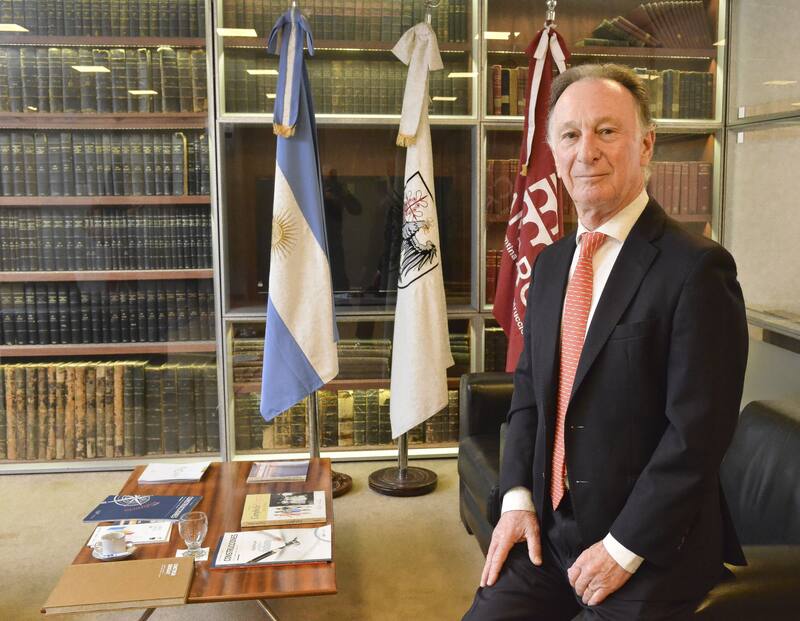 Según Weiss, "los tiempos actuales no permiten que el Gobierno, aunque quiera, pueda dinamizar mucho la obra pública", de cara al año electoral.