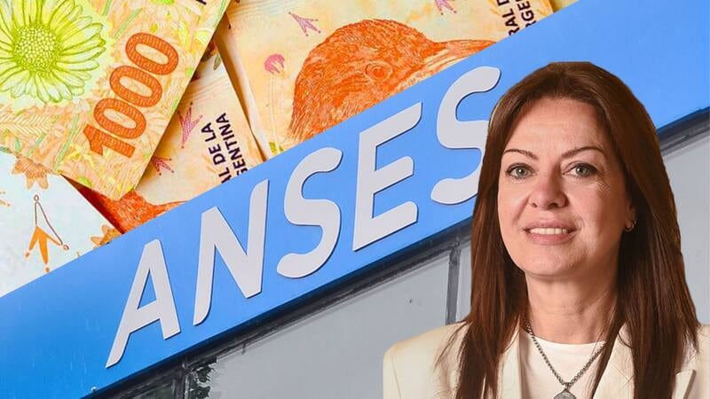 Persona mayor revisando documentos de jubilación en una oficina de ANSES en Buenos Aires