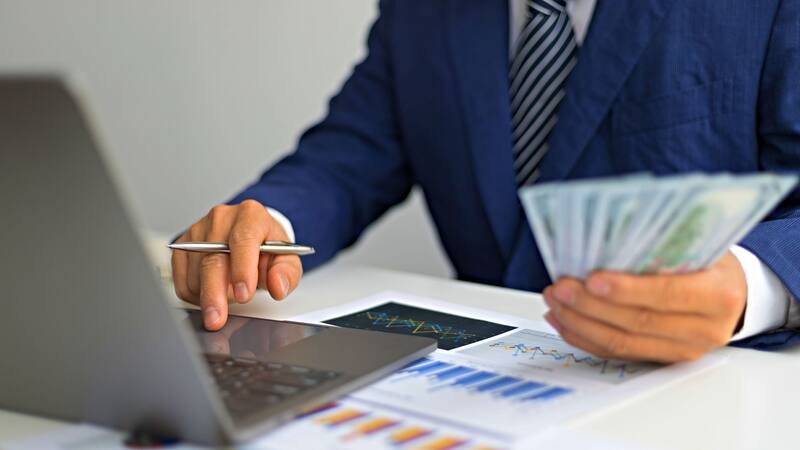 Sobre los problemas que enfrentan las empresas, casi la mitad de los líderes apuntan que es la incertidumbre económica (47%).